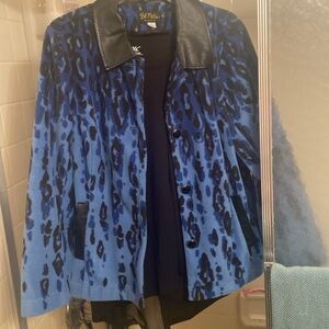 Bob Mackinac jacket with black top, soft velour and leather collar.